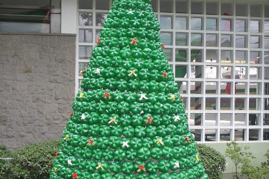 Arrecadação de garrafas pet para árvore de Natal sustentável encerra neste  domingo, em Cabo Frio – Clique Diário