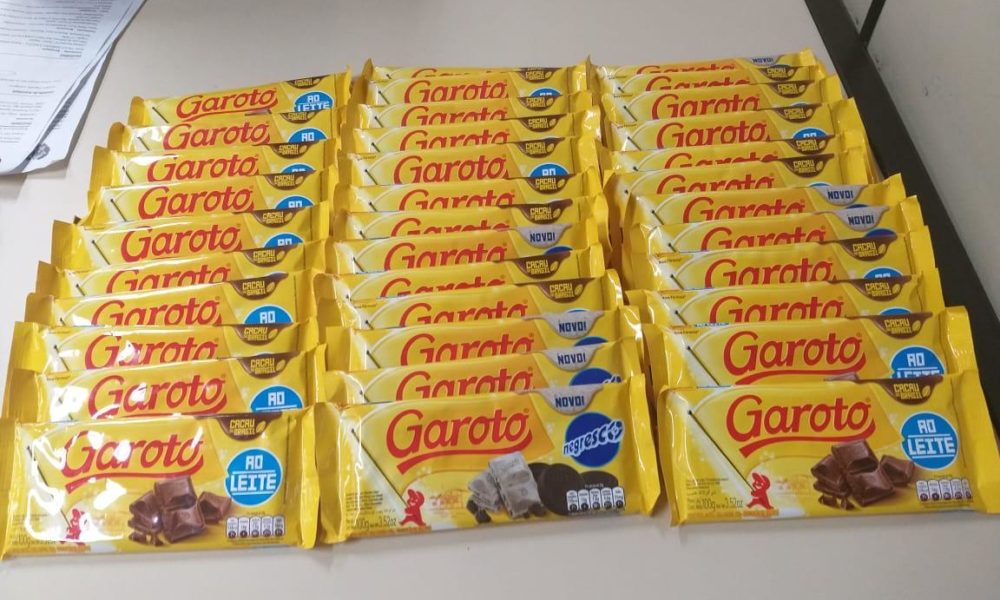 Dois são presos após furtarem barras de chocolate nas Lojas Americanas
