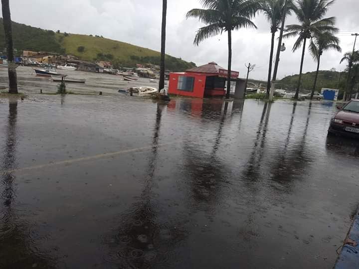 Pela primeira vez na história Canal do Itajuru, em Cabo Frio, transborda. Assista ao vídeo Pela primeira vez na história Canal do Itajuru, em Cabo Frio, transborda. Assista ao vídeo