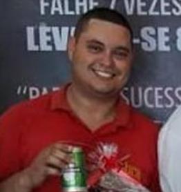 Vladimir Mattos, de 30 anos, era gerente de uma rede de lanchonetes da cidade.