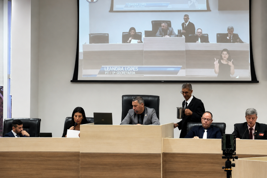 Sessão da Câmara de Macaé nesta segunda-feira (12). Crédito: Clique Diário.