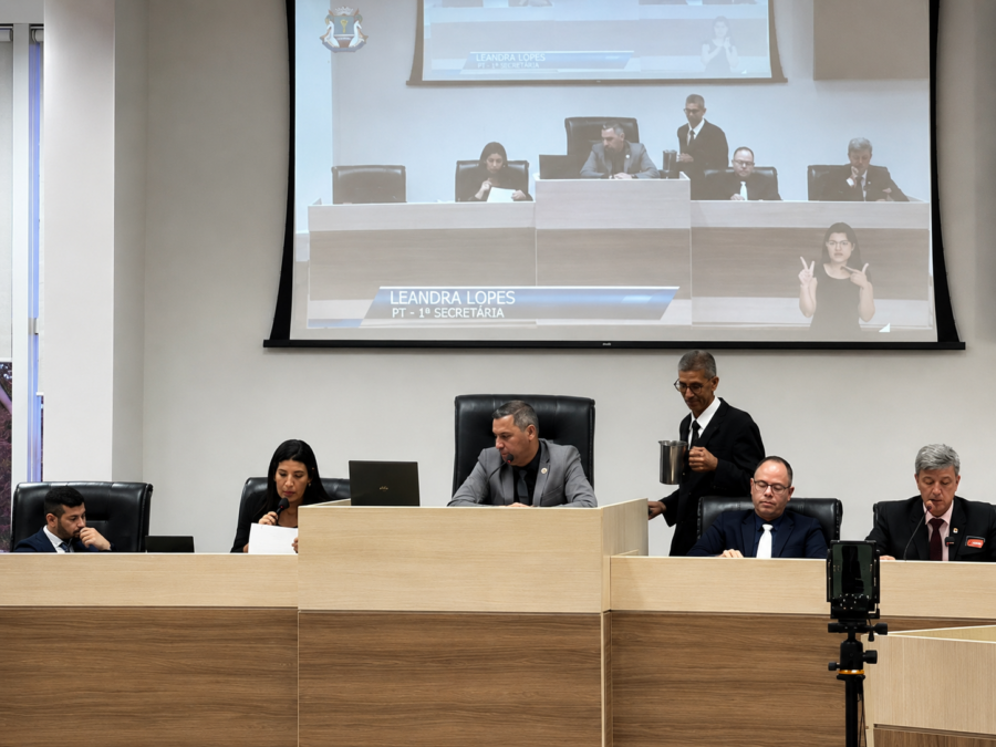 Sessão da Câmara de Macaé nesta segunda-feira (12). Crédito: Clique Diário.